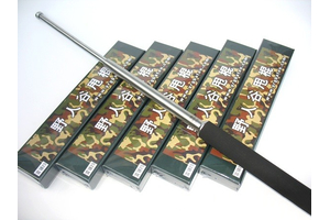 如何使用伸縮甩棍？
